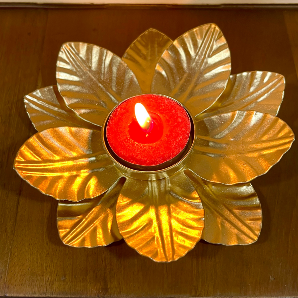 Leaf Design Metal T-Light Candle Holder with Candle