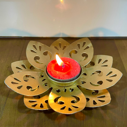 3D Cutting Metal Leaf Design T-Light Candle Holder with Candle