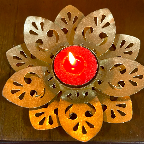 3D Cutting Metal Leaf Design T-Light Candle Holder with Candle