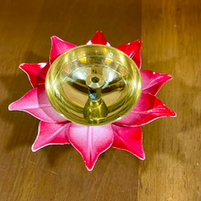 Load image into Gallery viewer, Designer Lotus Brass Akhand Diya