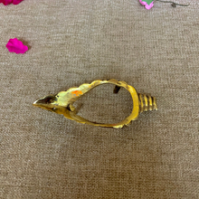 Load image into Gallery viewer, Brass Shankha Stand (Small)