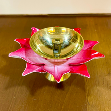 Load image into Gallery viewer, Designer Lotus Brass Akhand Diya