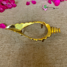 Load image into Gallery viewer, Brass Shankha Stand (Large)