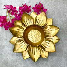 Load image into Gallery viewer, Lotus Shape Metal URLI 10 inch