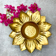 Load image into Gallery viewer, Lotus Shape Metal URLI 10 inch