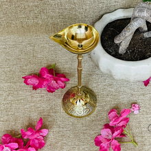 Load image into Gallery viewer, Diya with stand