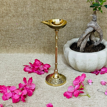 Load image into Gallery viewer, Diya with stand